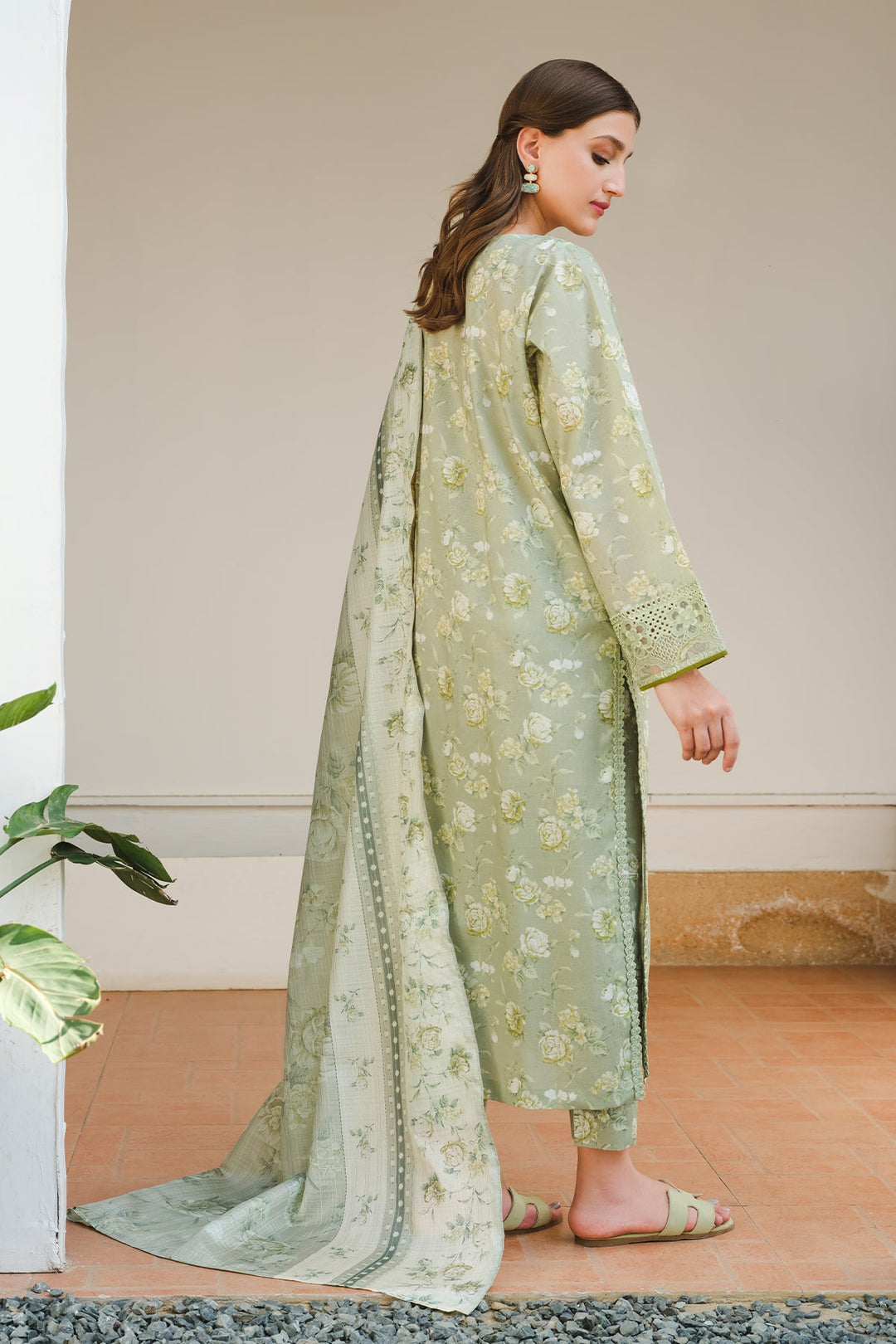 EMBROIDERED  LAWN UF-654