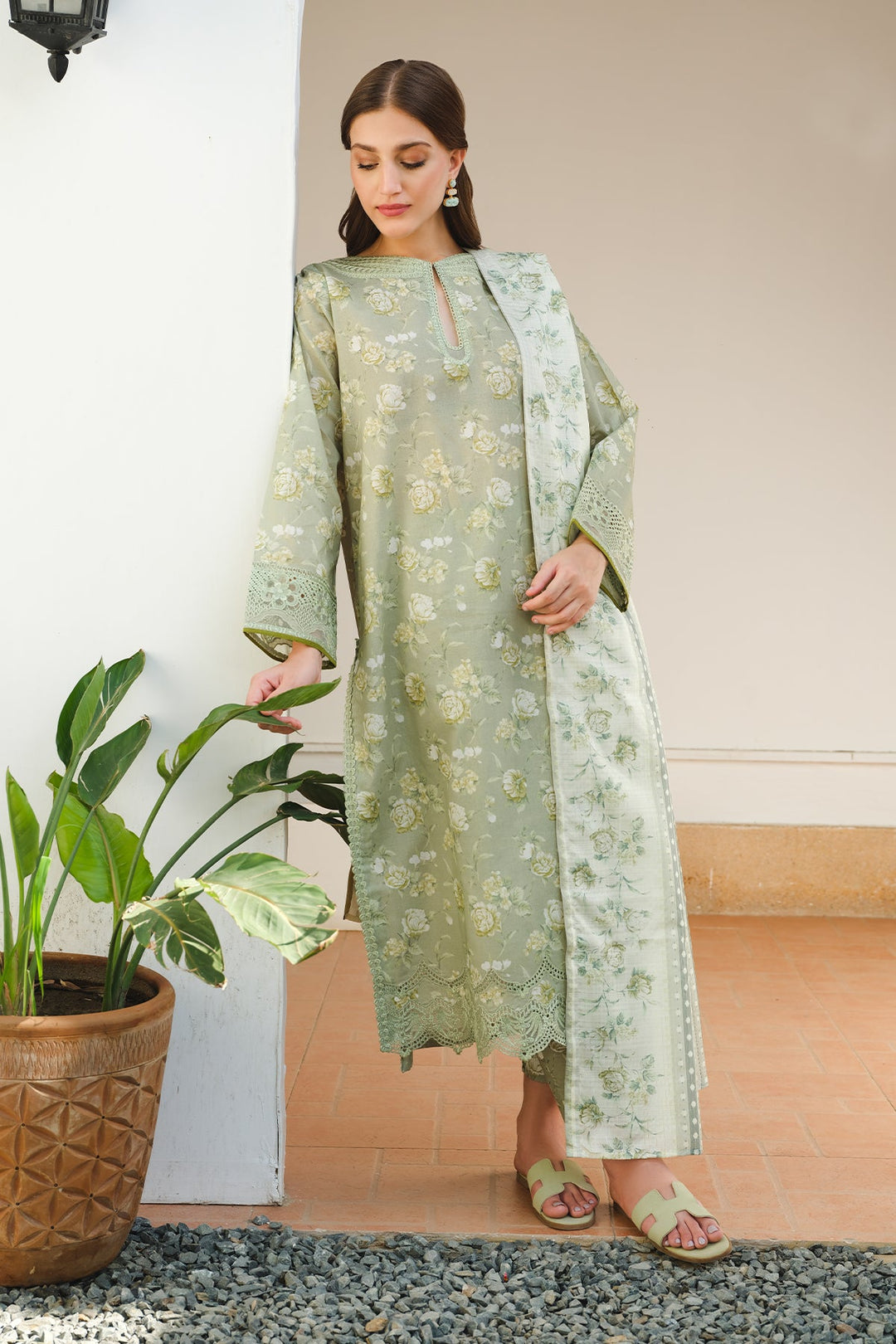 EMBROIDERED  LAWN UF-654