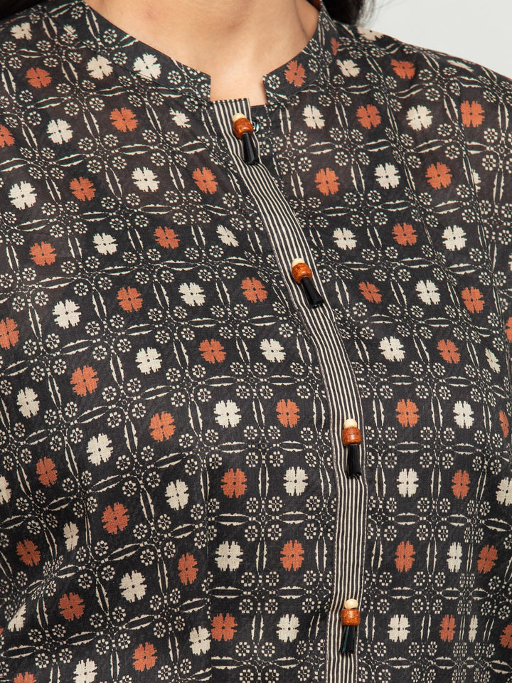 EWU23A3S-27625-3P Unstitched Black Printed Khaddar 3 Piece