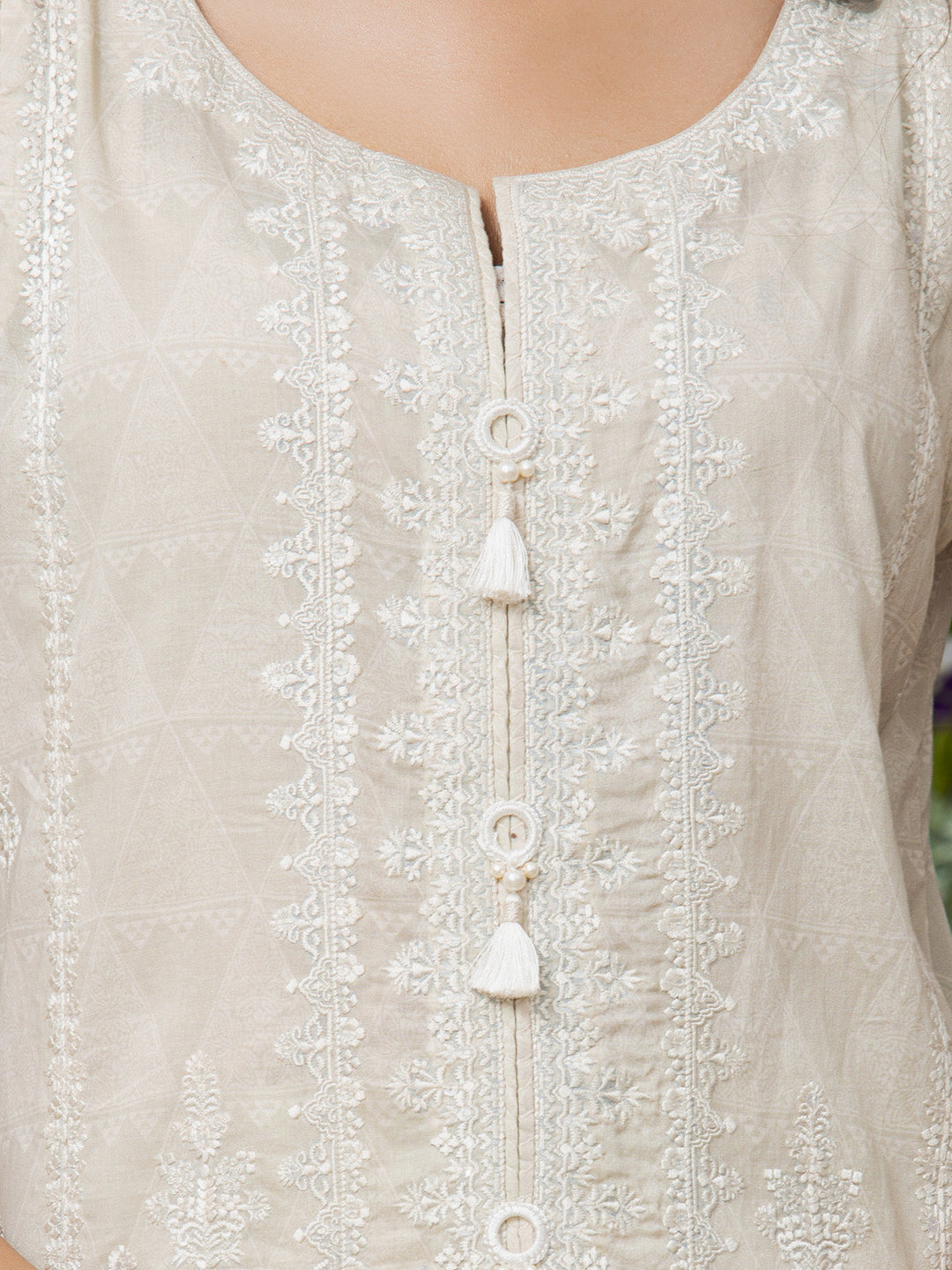 EWU22V1-26500 Unstitched Cream Embroidered Lawn 3 Piece