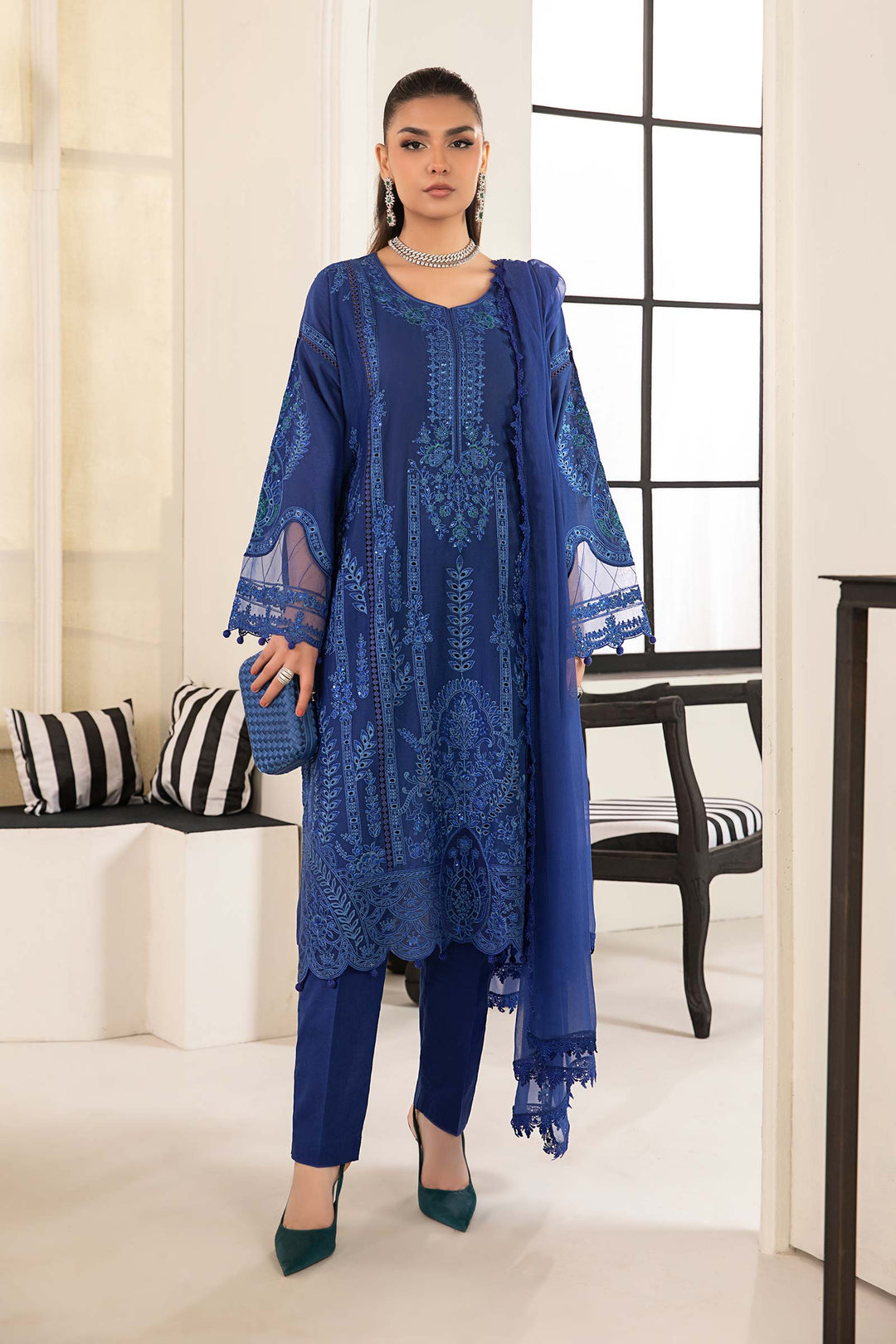 3 PIECE EMBROIDERED LAWN SUIT | DW-EF24-02