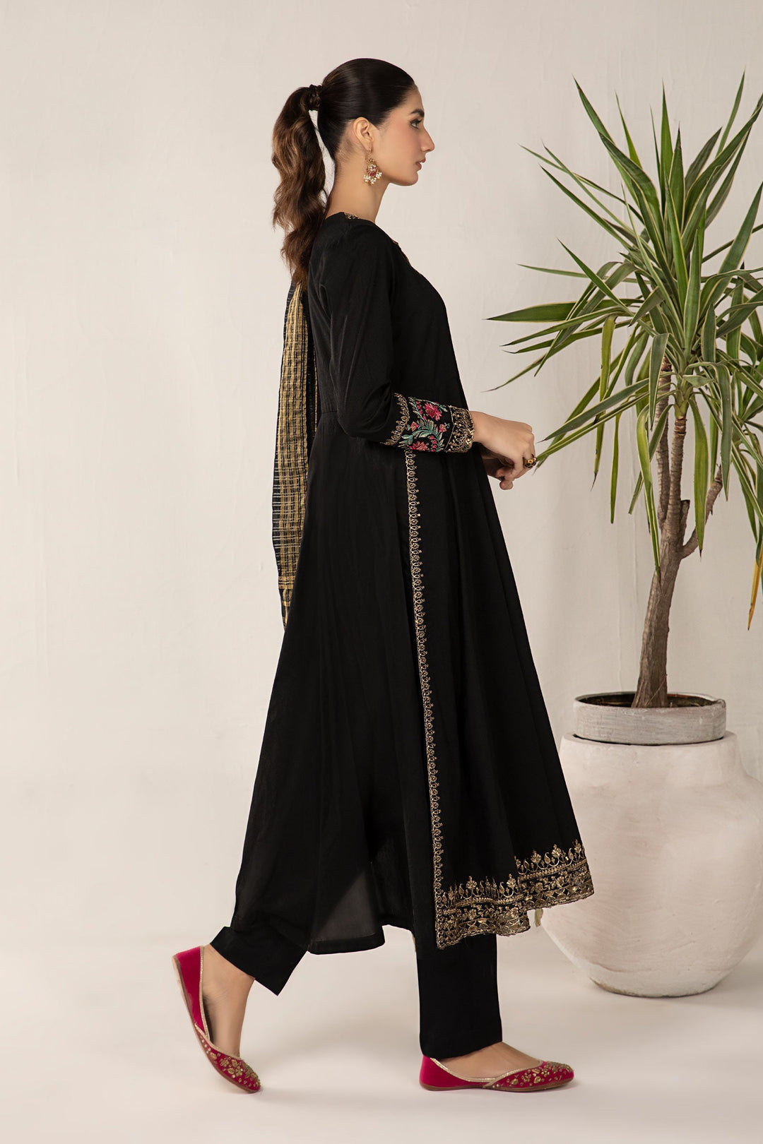 3 PIECE EMBROIDERED LAWN SUIT | DW-EF24-115