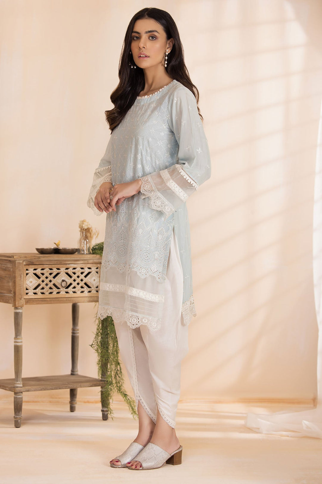 3404-KASHI EMBROIDERED SCHIFFLI LAWN STITCHED