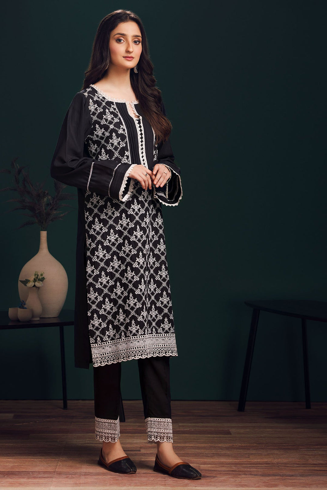 3994-BLACK SCHIFFLI EMBROIDERED LAWN STITCHED