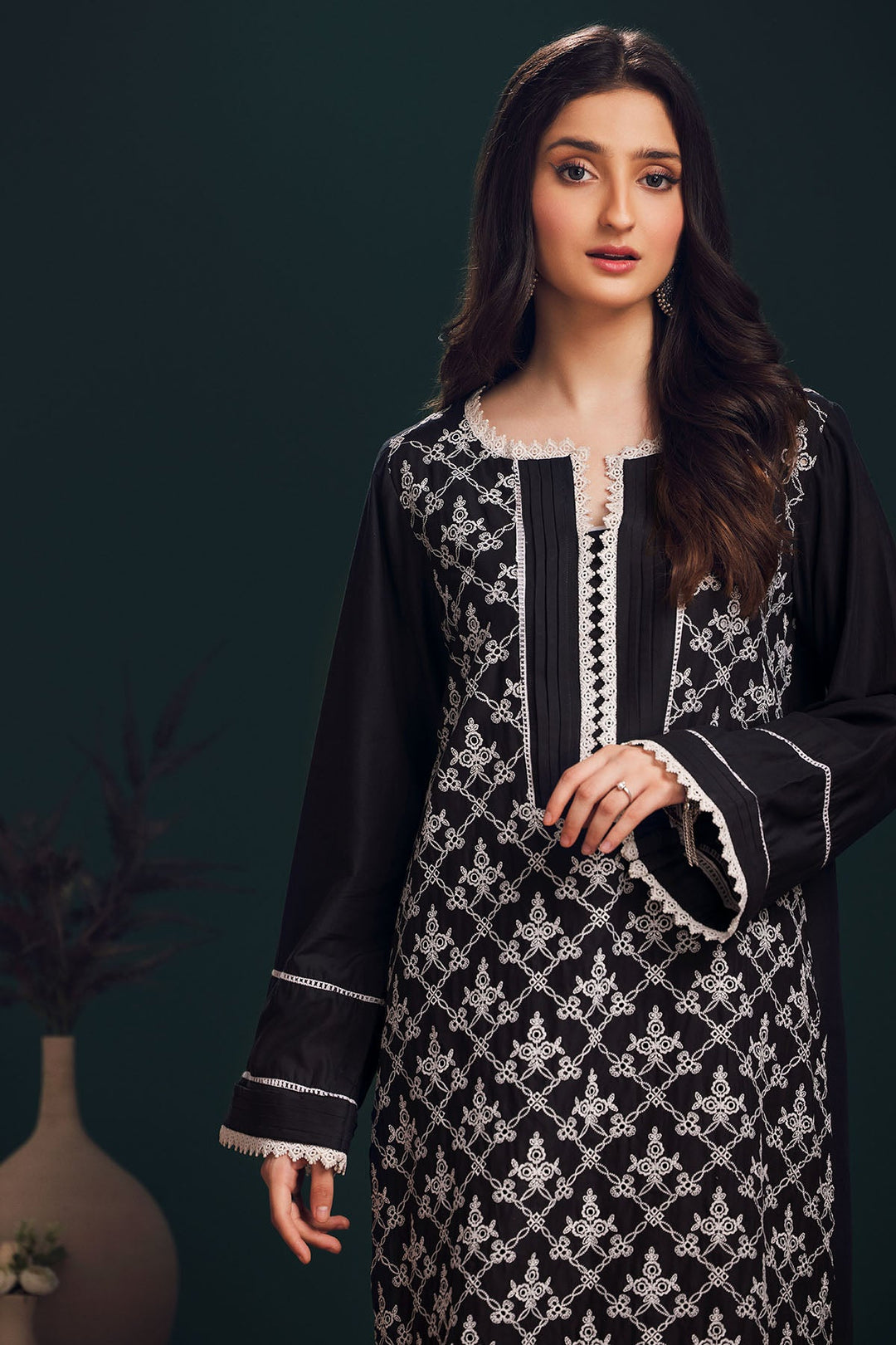 3994-BLACK SCHIFFLI EMBROIDERED LAWN STITCHED