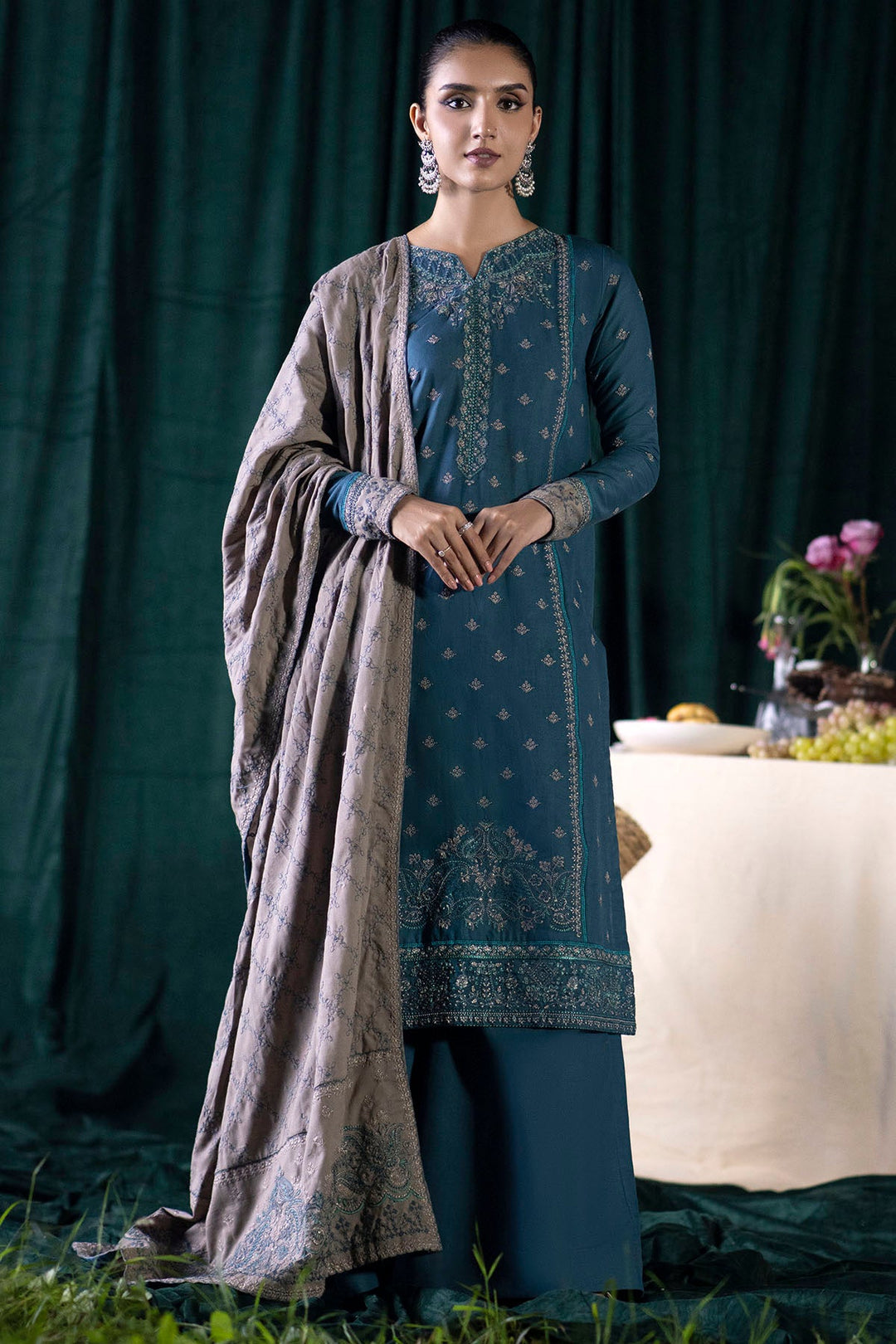 4355-DAMA EMBROIDERED KHADDAR STITCHED