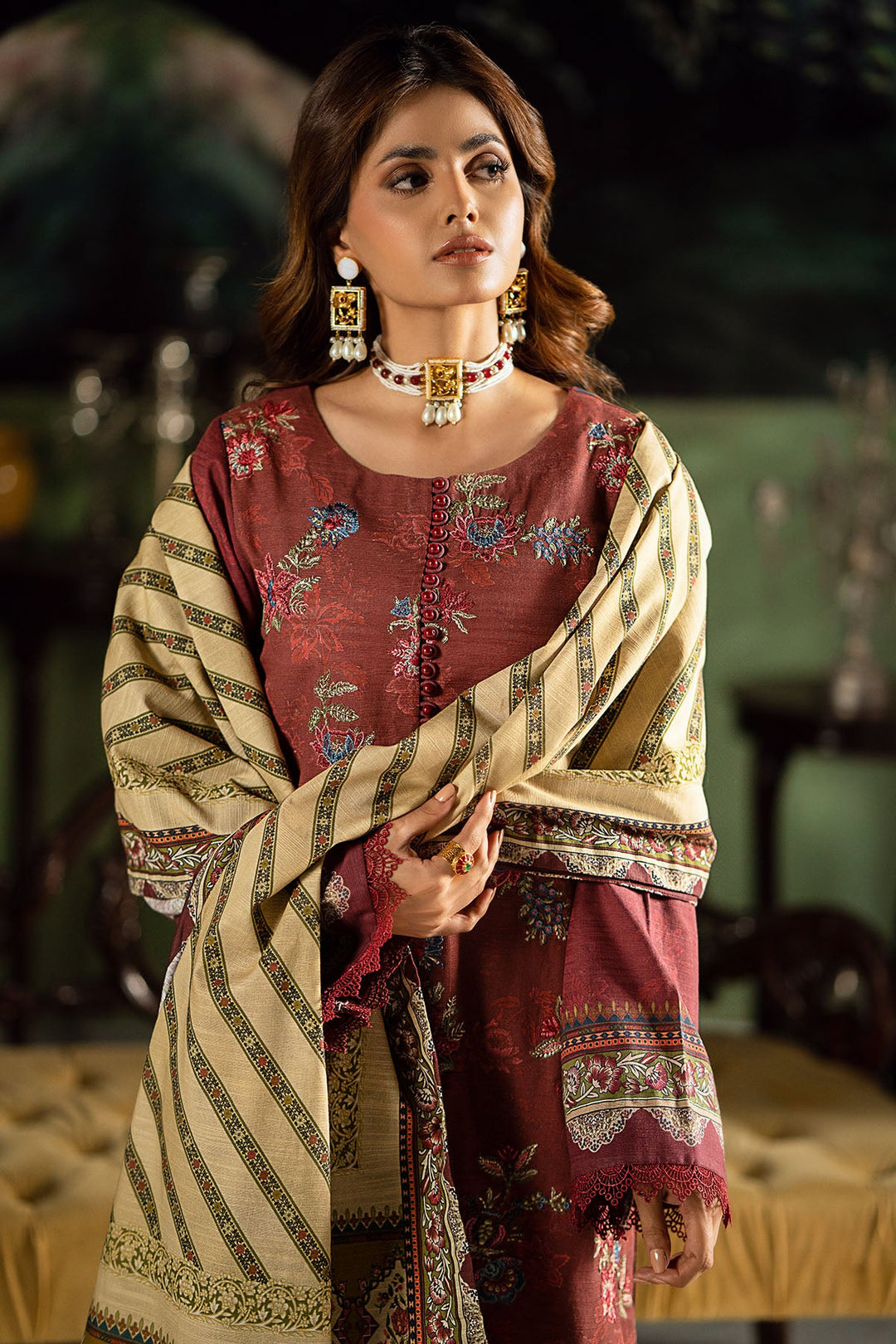 4390-SOZE-YAQEEN DIGITAL PRINTED KHADDAR STITCHED