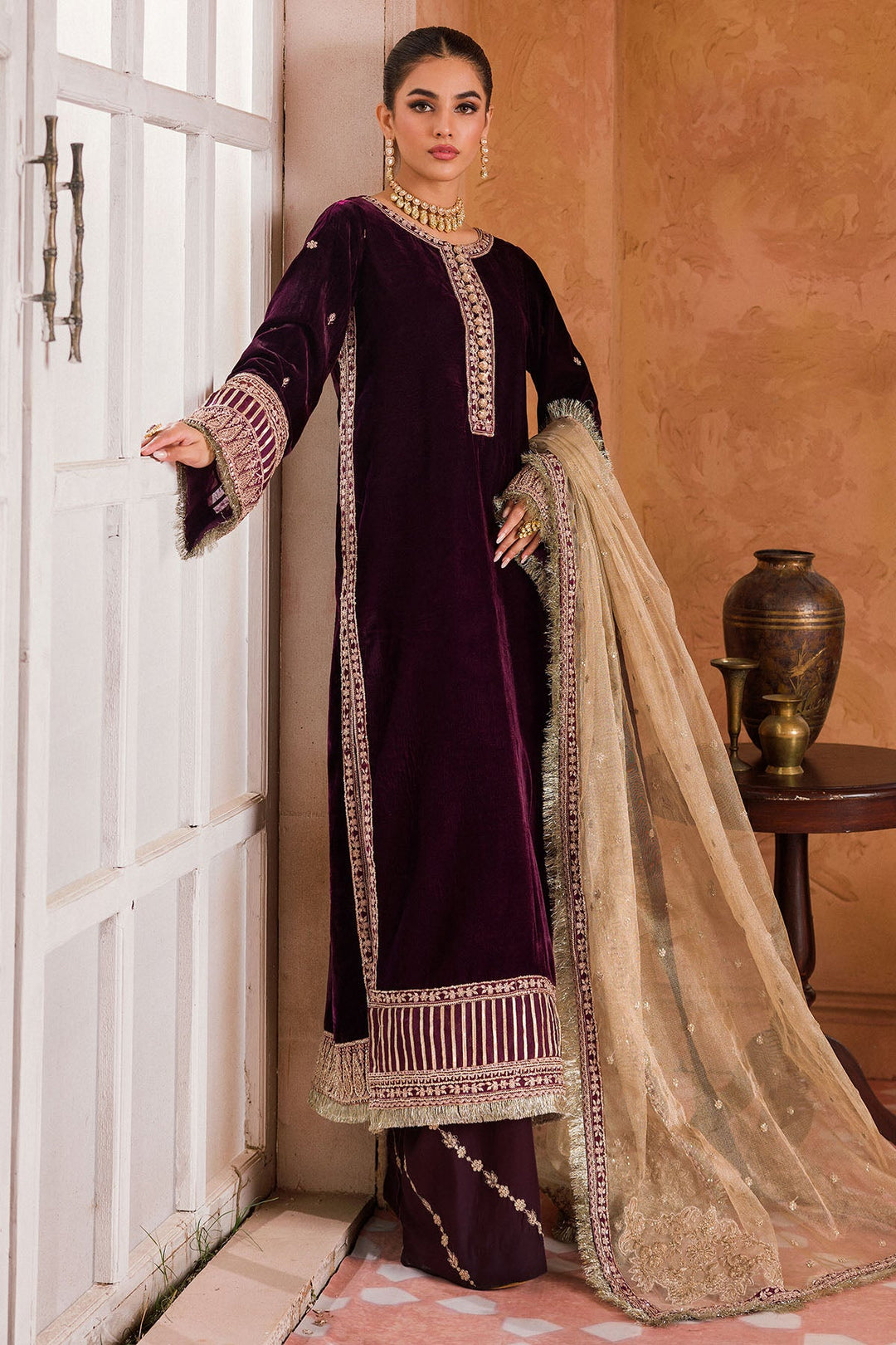 4402-AFSEEN EMBROIDERED VELVET UNSTITCHED